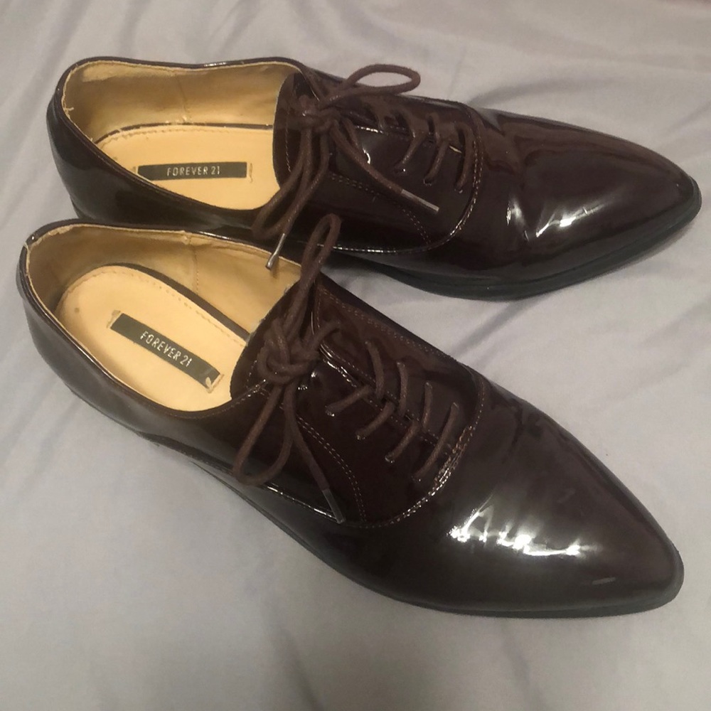 Pointed shoes